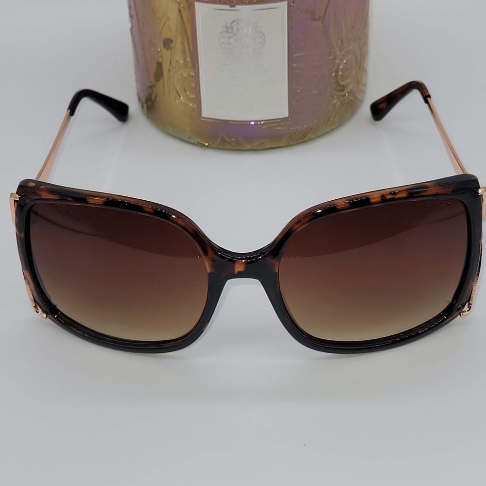Eazy Breezy Woman's Sunglasses